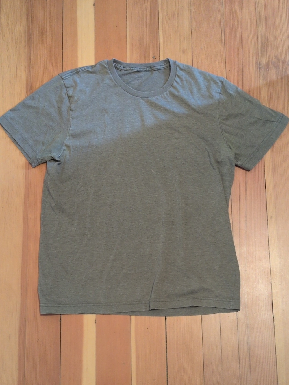 Men's Crew Neck T-Shirt in Olive Green